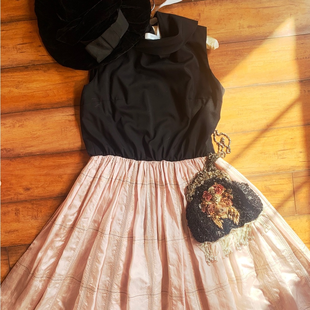 Incredible VTG 1960s mod circle dress black and pink